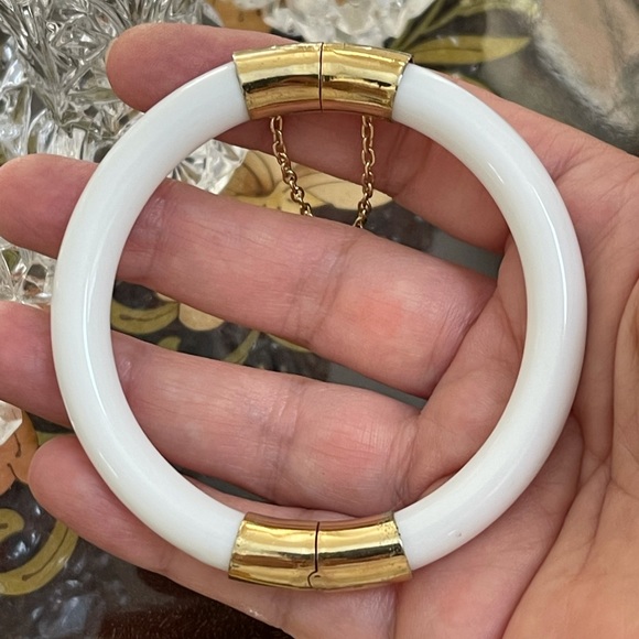 Jewelry - Rare white Peking glass gold tone hinged bangle